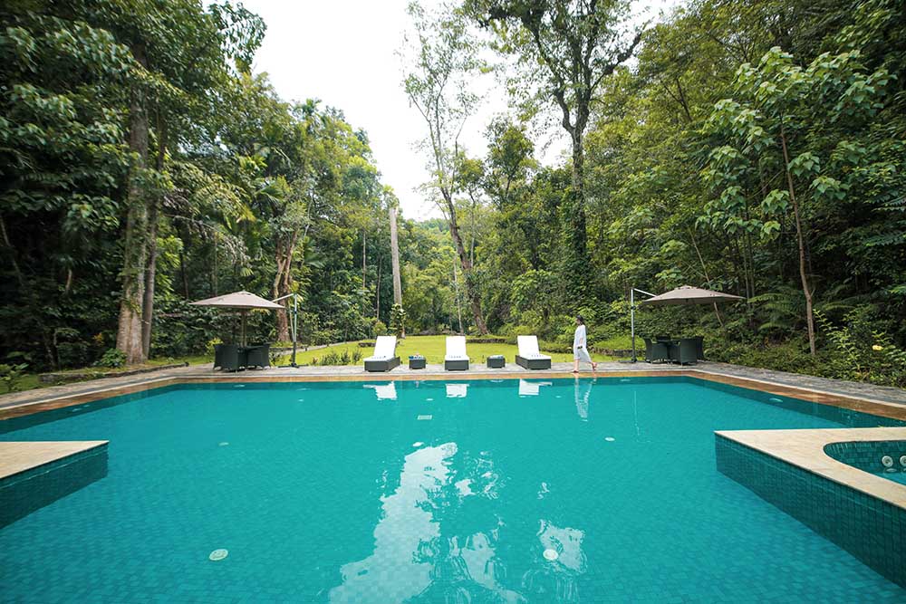 Hotels with pools in Kithulgala